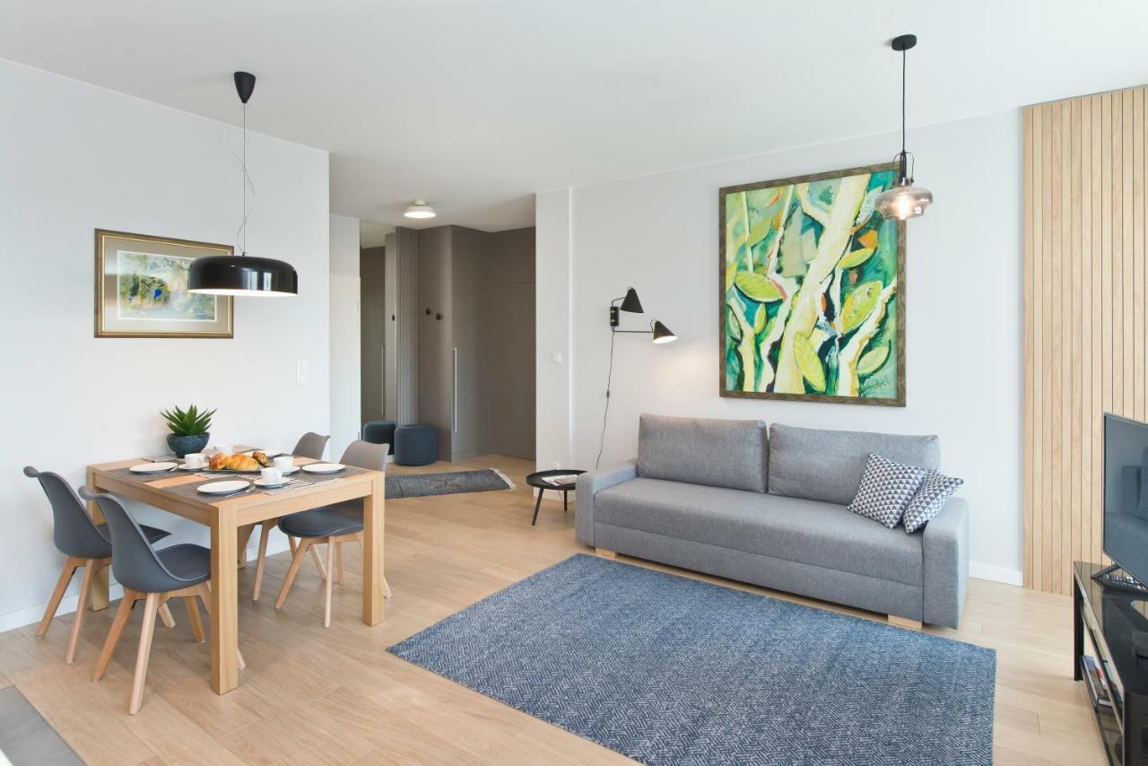Apartment Chic Designer With Original Art And Old Town View