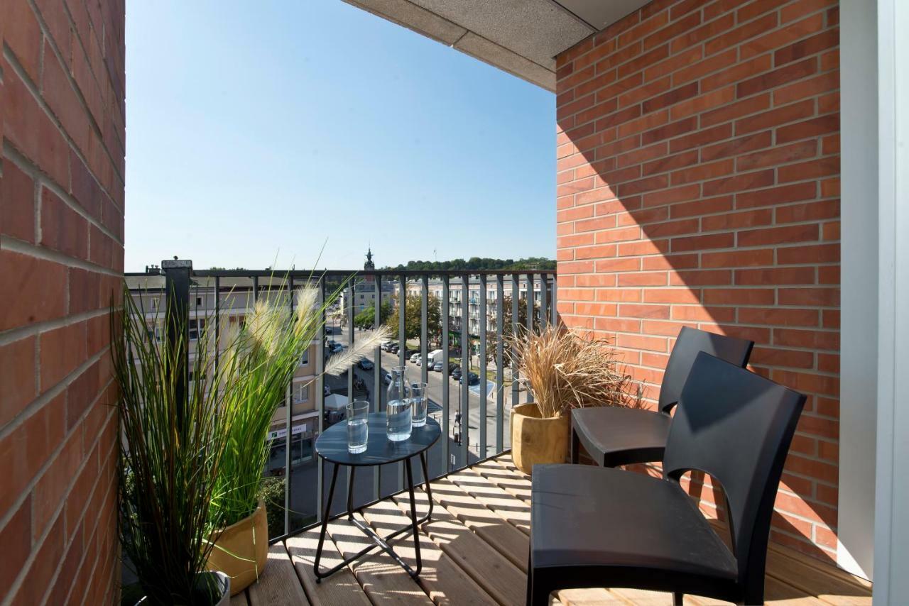 Chic Designer With Original Art And Old Town View Apartment *