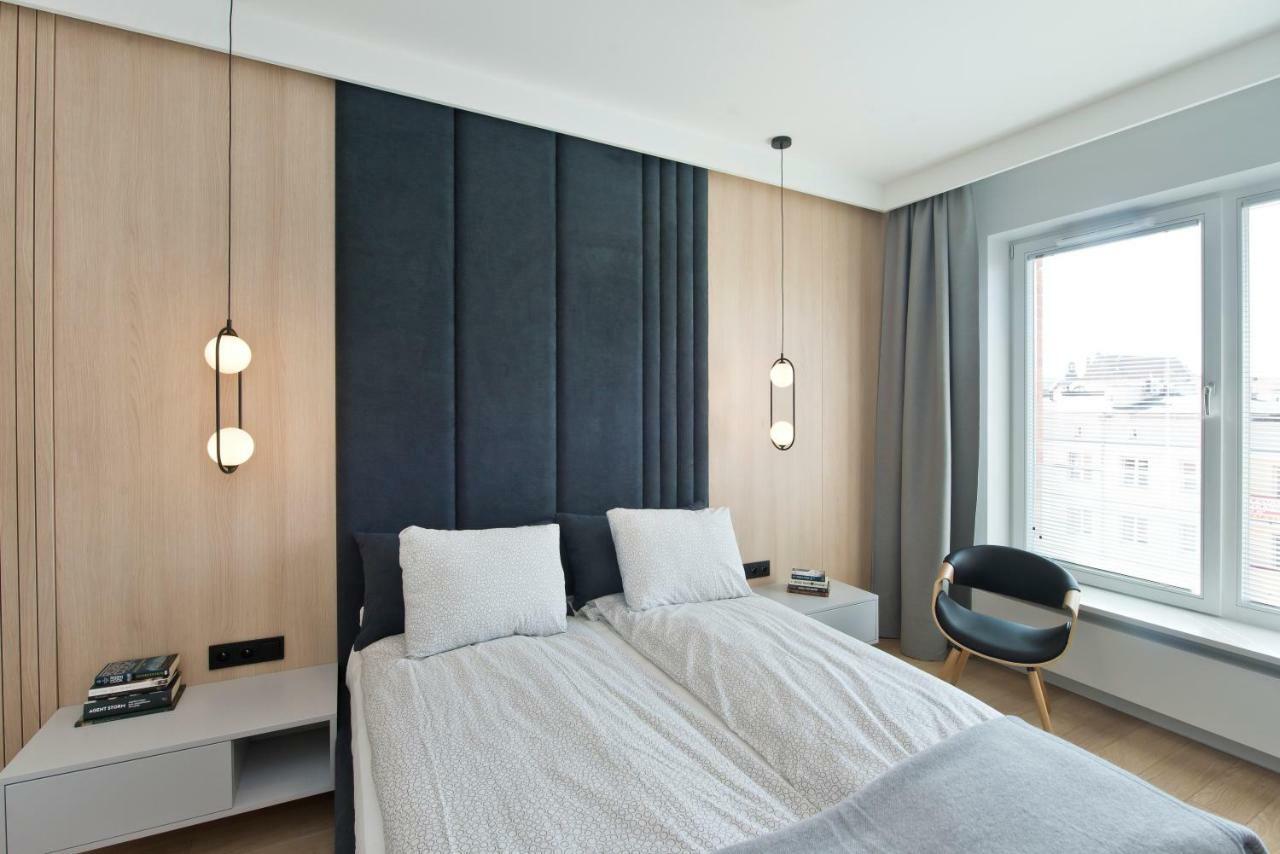 Chic Designer With Original Art And Old Town View Huoneisto *