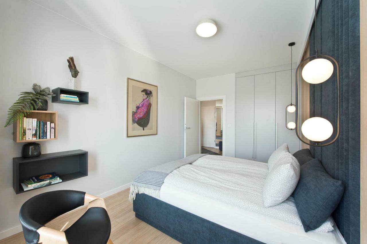 Apartment Chic Designer With Original Art And Old Town View