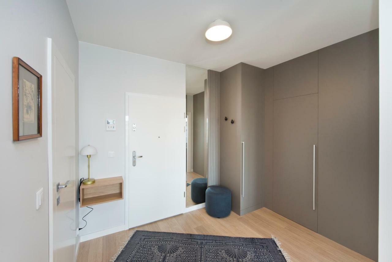 Chic Designer With Original Art And Old Town View Apartment