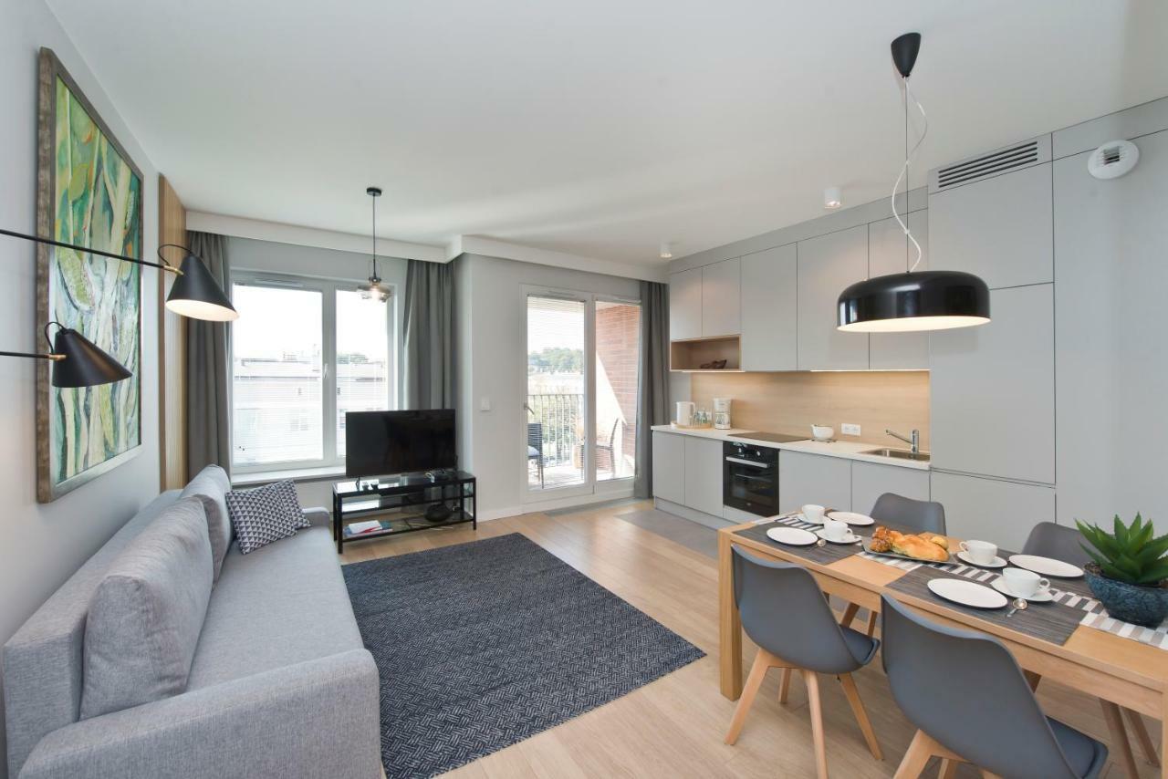Apartment Chic Designer With Original Art And Old Town View